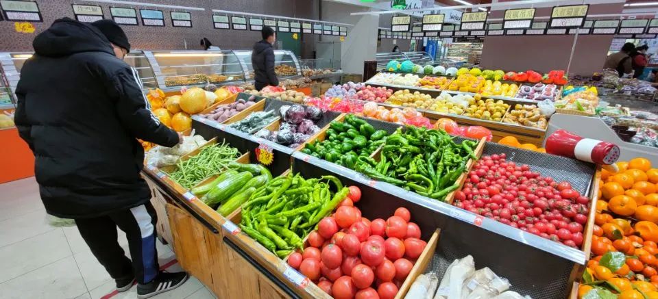 深圳蔬菜配送了解超市蔬菜为啥被“绑”着卖？听超市员工一说，原来自己想错了！